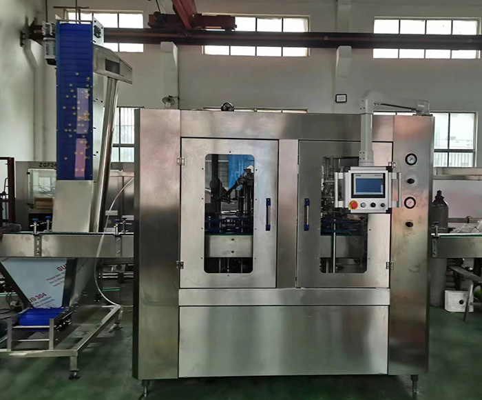 Beer filling machine and bottle unscrambler are packaged and shipped to Japan2023/2/8