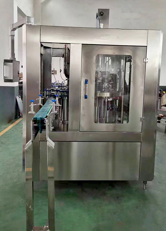 Beer filling machine and bottle unscrambler are packaged and shipped to Japan2023/2/8