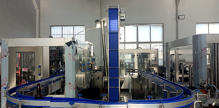 Beer filling machine and bottle unscrambler are packaged and shipped to Japan2023/2/8