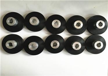 Label transmission wheel for sleeve labeling machine